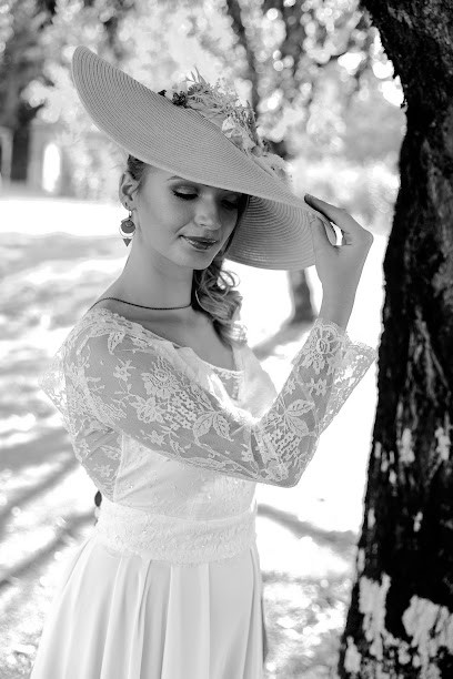 Emilie Marlène - Robes De Mariée Sur-mesure Et Tenues De Cocktail Femme, Prestataire de Mariage à Saint-Léger-sous-Cholet