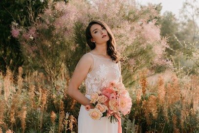 Maud Vigneau -Les Mariées De Caractère - Robes De Mariée Sur-mesure Nantes-, Prestataire de Mariage à Saint-Sébastien-sur-Loire